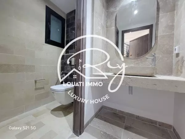 A vendre un duplex en S+3 situé a la SOUKRA
