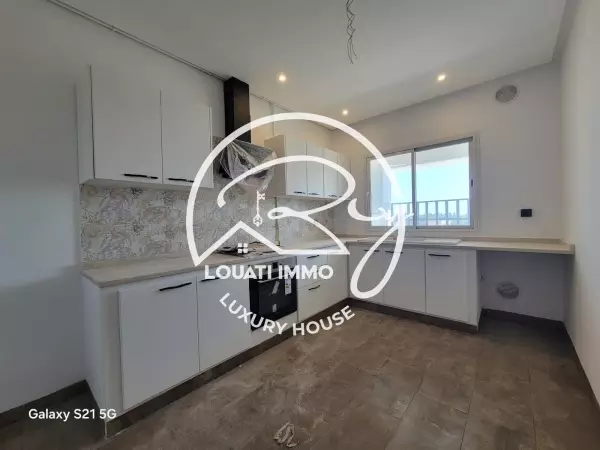 A louer un appartement S+3 avec terasse à la Soukra