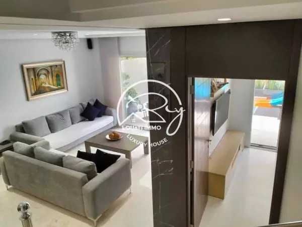 A vendre Un triplex S+6 A LA SOUKRA