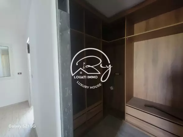 A Louer une villa Neuf S+4 jamais habité à La Soukra