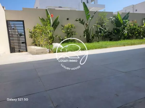 A Vendre s+3 à la Soukra