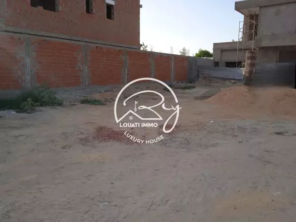 A vendre Terrain de 404 m² à la Nouvelle Soukra