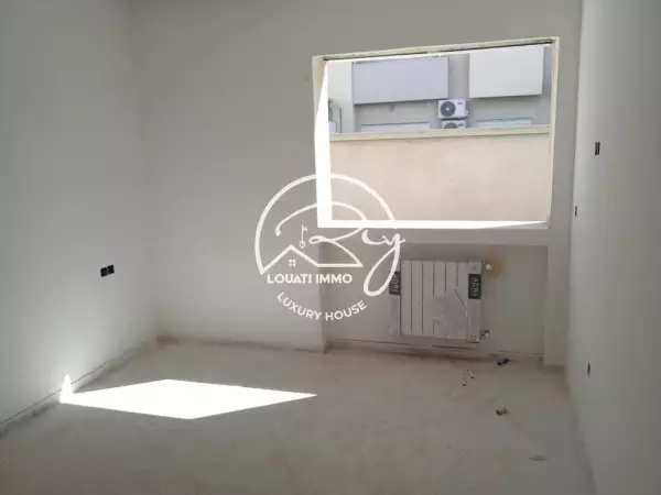 A vendre un Appart S+1 avec terrasse et jardin à La Nouvelle Soukra