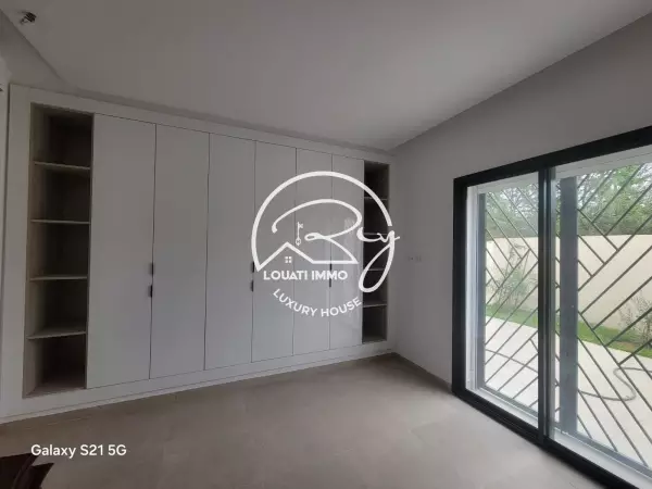 A Vendre Un Appartement S+2 à La Soukra