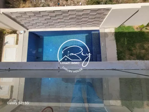 A Louer Une Villa S+5 à Chotrana 1