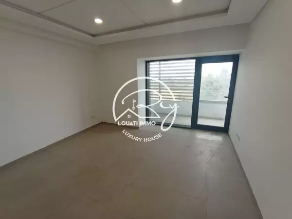 Un Bureau A3 à louer à La Soukra