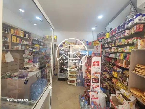 Kiosque a louer avec fond de commerce