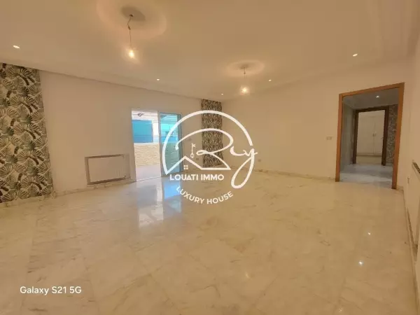 A VENDRE S+3 A LA SOUKRA