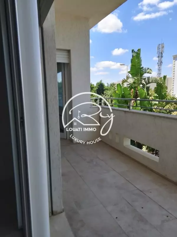 A VENDRE UN APPARTEMENT S+3 A LA SOUKRA CHOTRANA