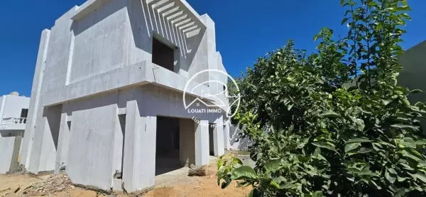 Une Villa Neuve en cours de finition à La Soukra