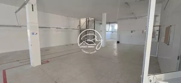 A LOUER UN DEPOT DE 1000m2 A LA SOUKRA