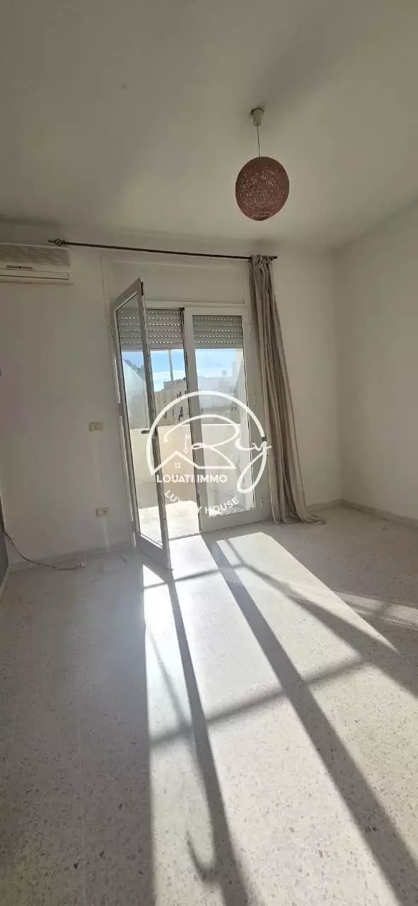 A louer un appartement S+2 à cité wahat