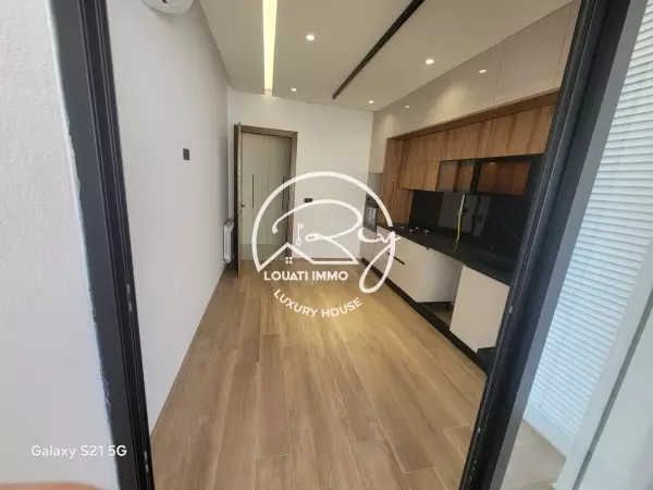 A vendre un Appartement s+3 Avec Jardin à La Chotrana 1