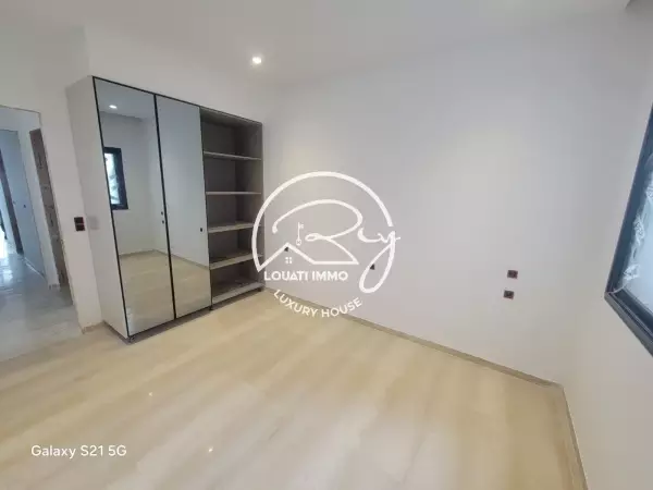 A Vendre Un Appartement S+2 Encours de construction à Jardins de Carthage